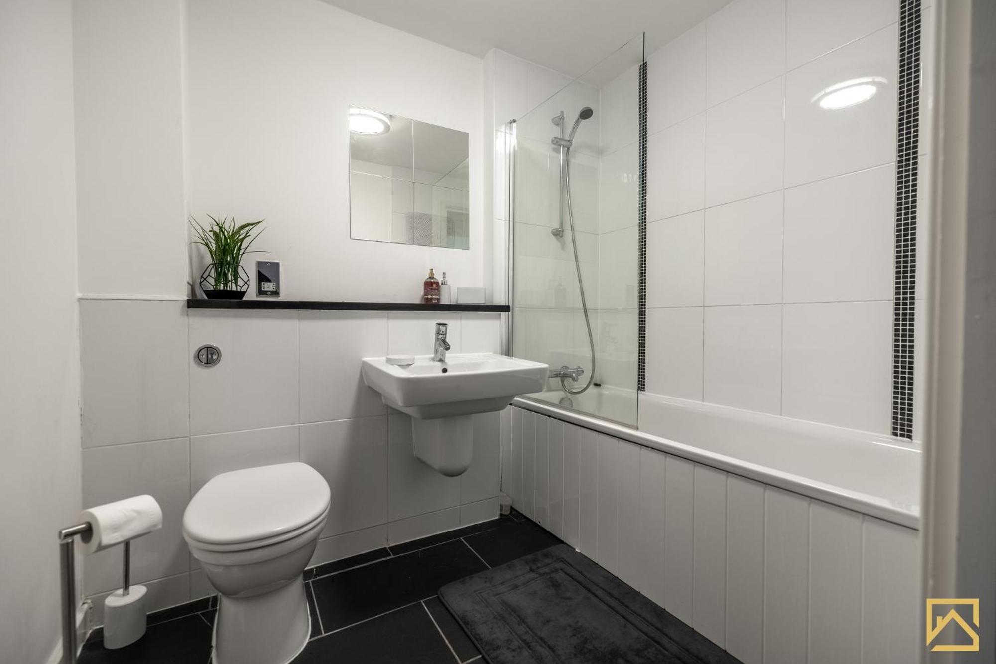 Modern 1 Bed In Central Mk, Free Parking, Smart Tv, Manhattan House By Valore Property Services ميلتون كينيز المظهر الخارجي الصورة